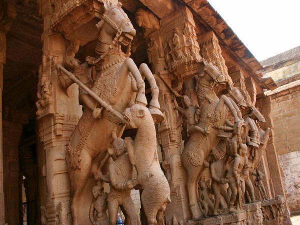 11-1426077515-16-1400232203-pillarsandho