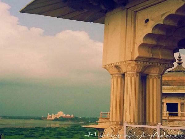 ஆக்ரா கோட்டையின் உப்பரிகையிலிருந்து...