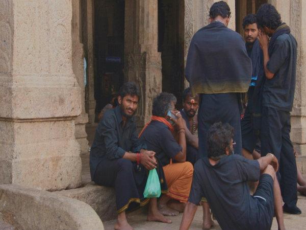 சபரிமலைக்கு செல்லும் வழியில்...
