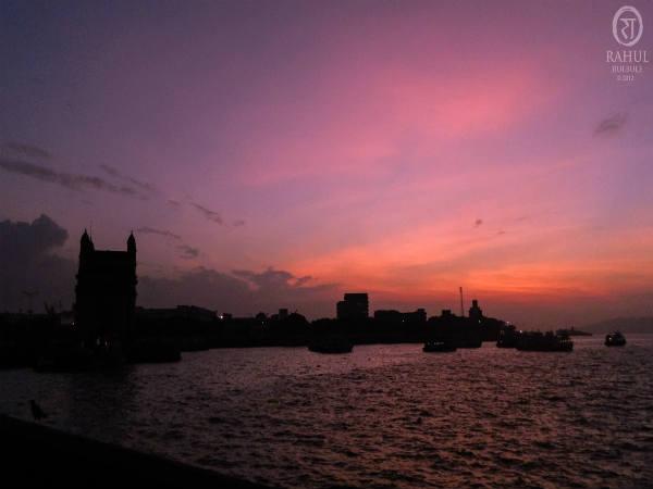 கேட் வே ஆப் இந்தியாவில் ஒரு செல்பி கிளிக்கிடுங்கள் :