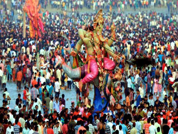 துப்பாக்கி - மும்பை :