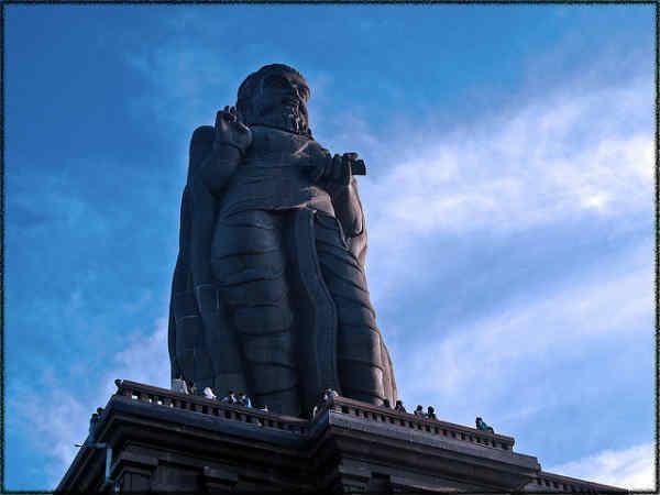 வள்ளுவர் சிலை :
