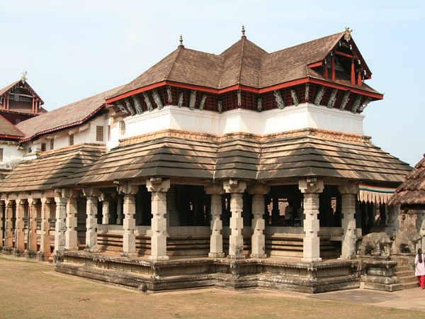 சாவிரா கம்பகள பசதி ஜெயின் கோயில் !!