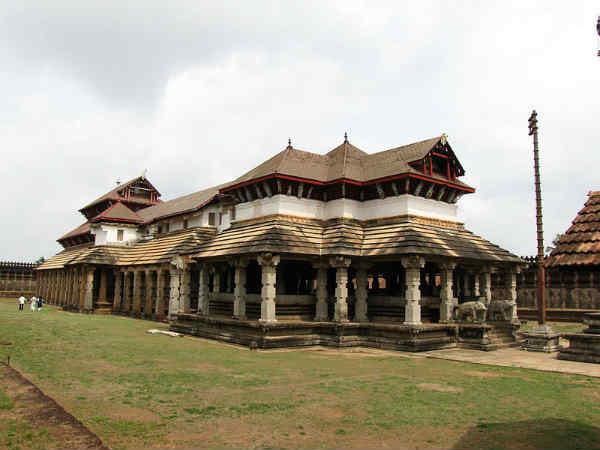 சாவிரா கம்பகள பசதி ஜெயின் கோயில் !!