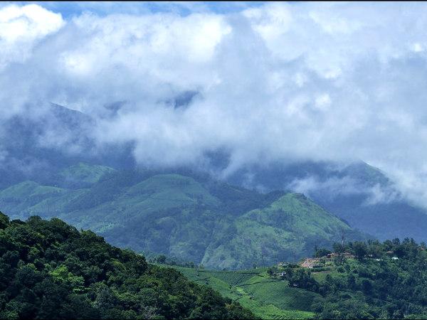 மேகத்தில் நீந்தும் மலைகள்
