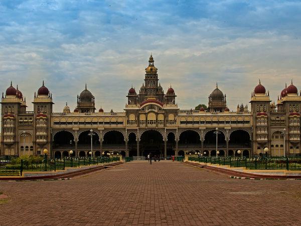 கொலோசியம் - மைசூர் பேலஸ்