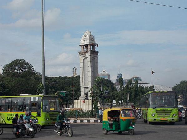 கேஆர் மார்க்கெட்டில் கண்டக்டர் அவதாரம்