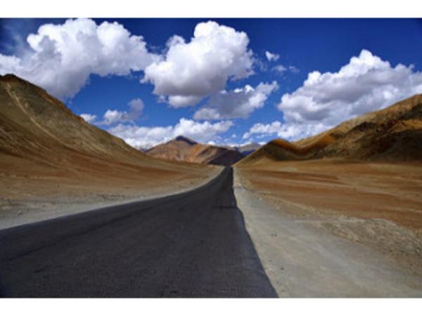 கார்களை இழுக்கும் மலை