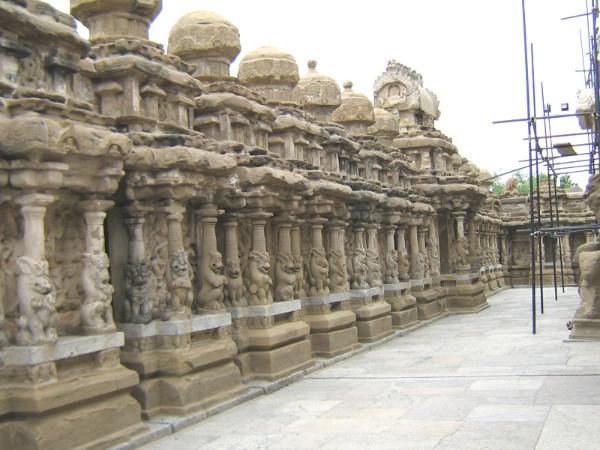 கோவிலின் அழகிய சிற்பக்கலை