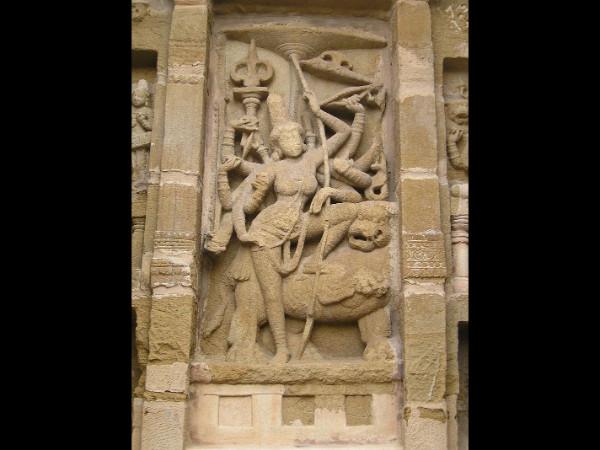 கோவிலில் உள்ள சிலை