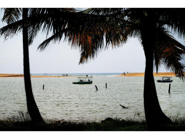 அழகிய பூவார் கடற்கரை