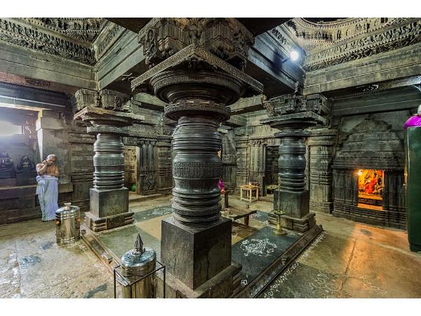மூலவர்