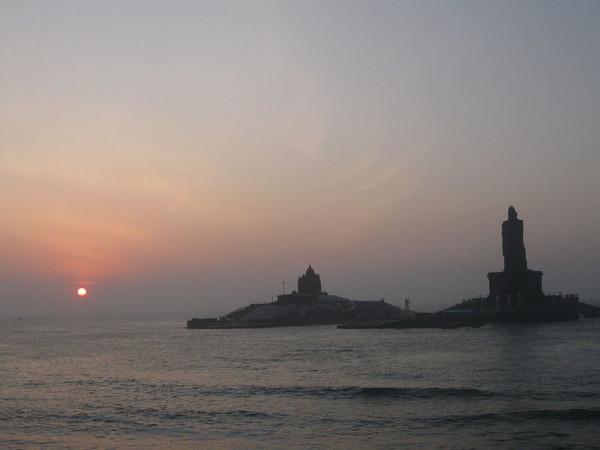 திருவள்ளுவர் சிலை :