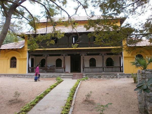 ஓடு வீட்டின் மற்றொரு தோற்றம்