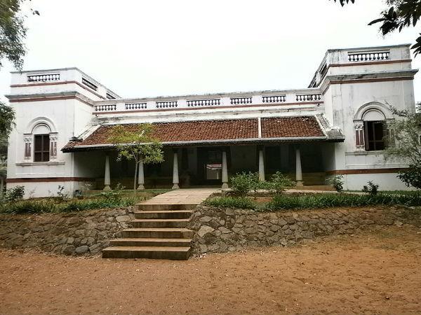 பழையகாலத்து மாளிகை வீடு