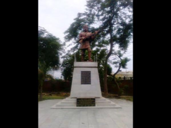 மங்கள் பாண்டே நினைவுச் சின்னம்
