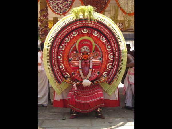 சாமுண்டி தெய்யம்
