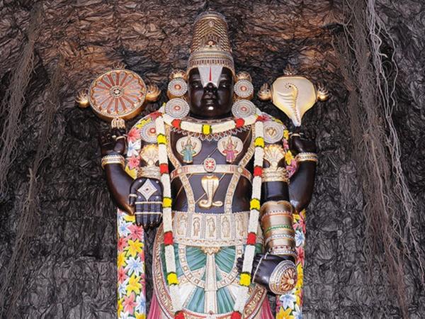 குளிரில் வியர்க்கும் சிலை