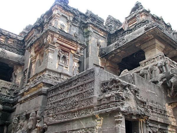 எல்லோராவில் ஏலியன்