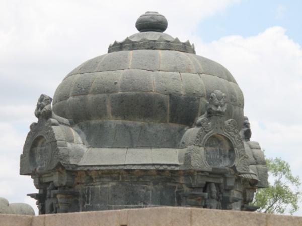 ராஜராஜசோழனின் அற்புத கோயில் ராஜராஜசோழனின் அற்புத கோயில்