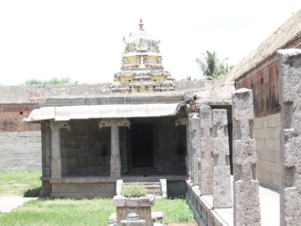 ராஜராஜசோழனின் அற்புத கோயில் ராஜராஜசோழனின் அற்புத கோயில்