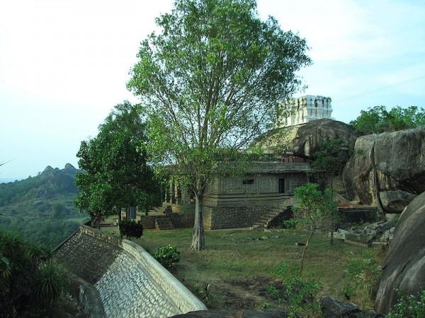 சிதறால் மலைக்கோயில் அருகே