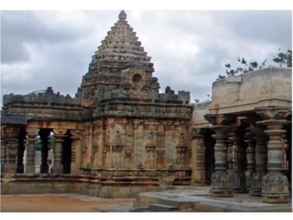 பேசும் சிலைகள்