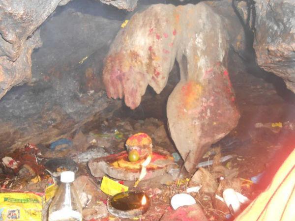 சுயம்பு லிங்கம், 3-தலை நாகம்