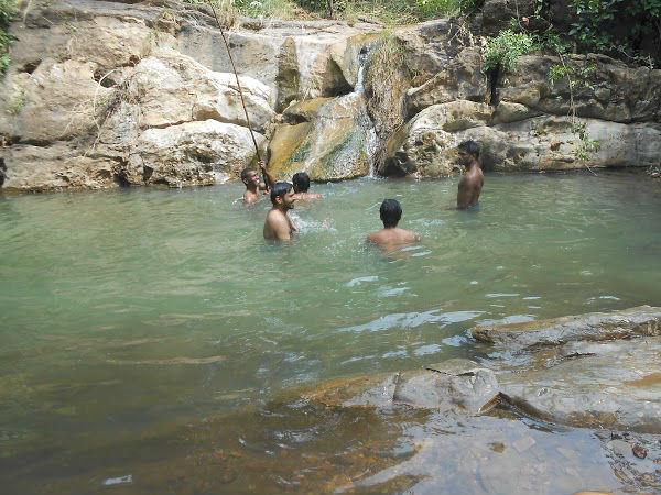 தேங்கியிருக்கும் நீர்நிலை