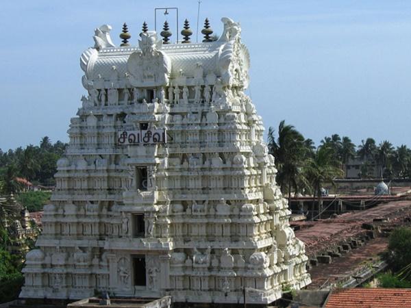 மலைகளோ பாறைகளோ இல்லை