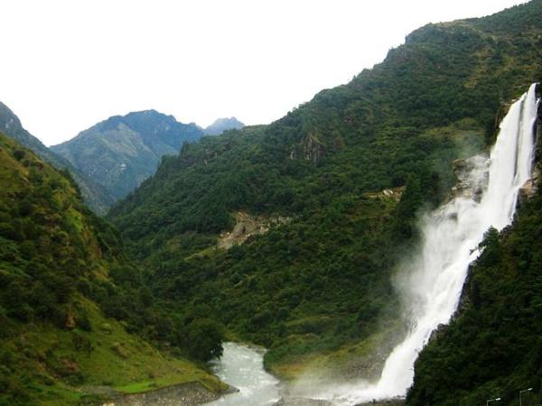 நுராரங்க் நீர்வீழ்ச்சி