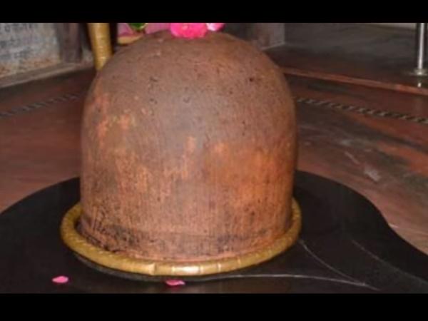 பாத அச்சு சுற்றி கட்டப்பட்டகோயில்