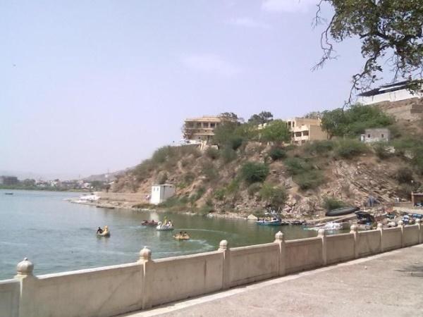 அனா சாகர் ஏரி