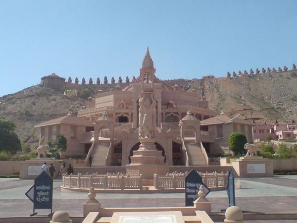 நரேலி ஜெய்ன் கோயில்