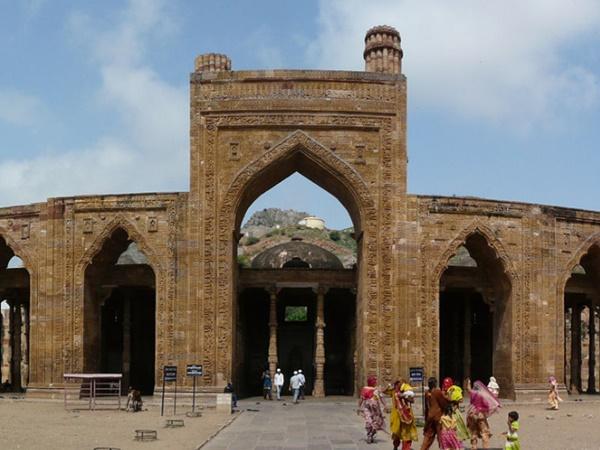 ஆதை தின் கா ஜான்ப்ரா மசூதி