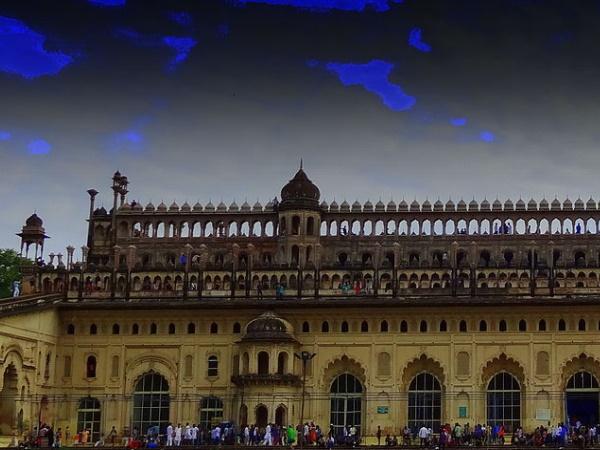 குடும்பத்துடன் எரிக்கப்பட்ட கட்டுமான வல்லுநர்கள்