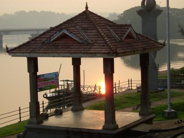 கேரள நாட்டிளம்
