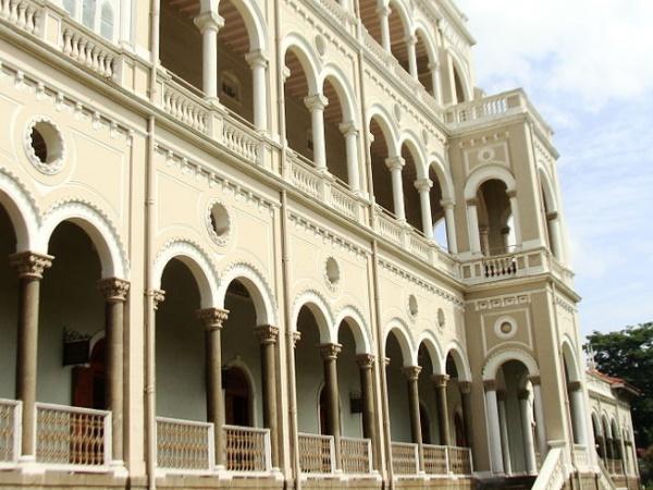 ஐந்து அறைகள்