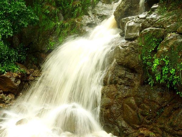 குனே நீர்வீழ்ச்சி: