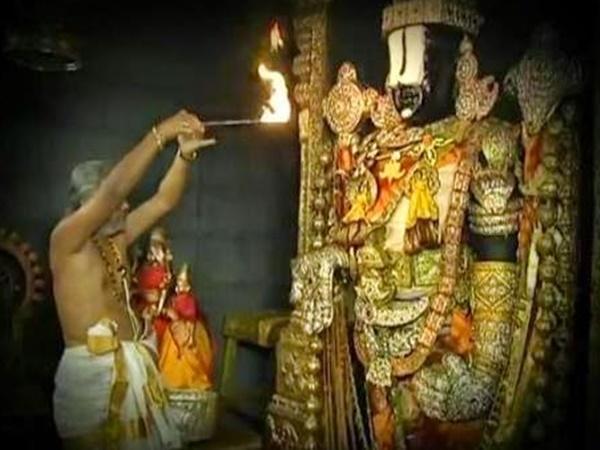 வெள்ளிக்கிழமைகளில்
