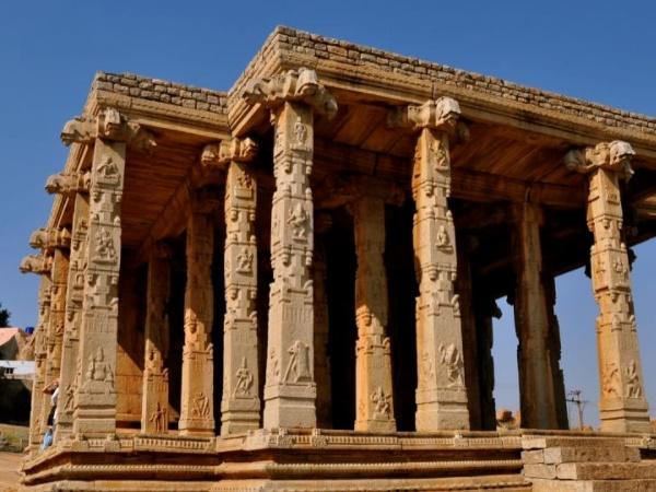 பாறைச்சிற்பங்கள்