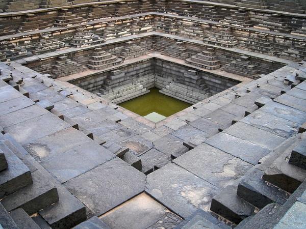தண்ணீர்ப்பாதைகளும் கால்வாய்களும்