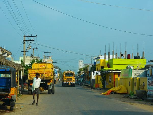 சாலை மூலம்