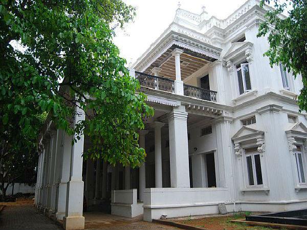 நவீன கலைக்கொண்ட தேசிய காட்சியகம், பேலஸ் ரோடு: