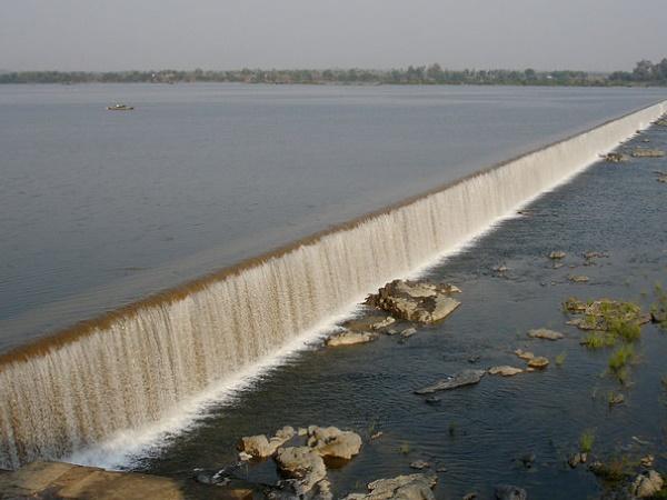 தும்முகுடேம்