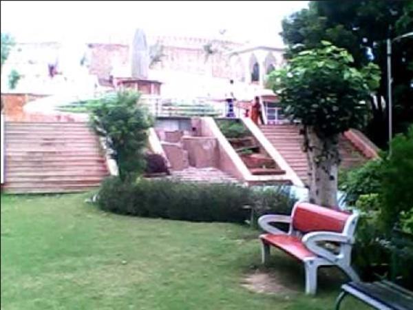 மோதி தூங்ரி, அல்வர்
