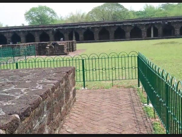 உருக்குலைந்து வரும் கோட்டை