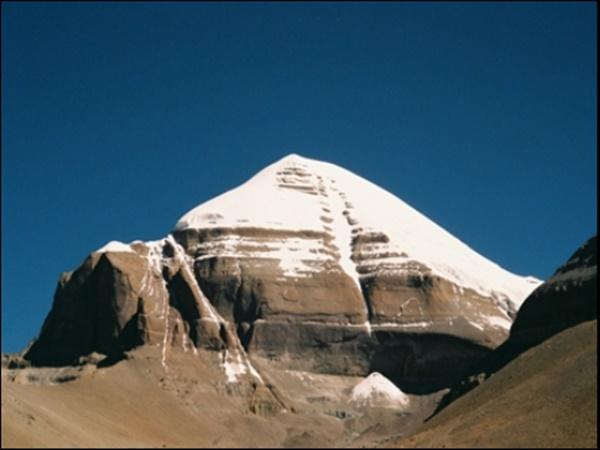 பிரதிபலிக்கும் மலையில் அற்புத காட்சி