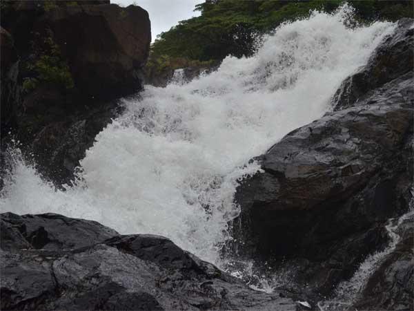 துத்சாகரின் பயணம் மற்றும் கூடாரமிடல்: