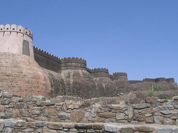 ராஜ பரம்பரையினர் :